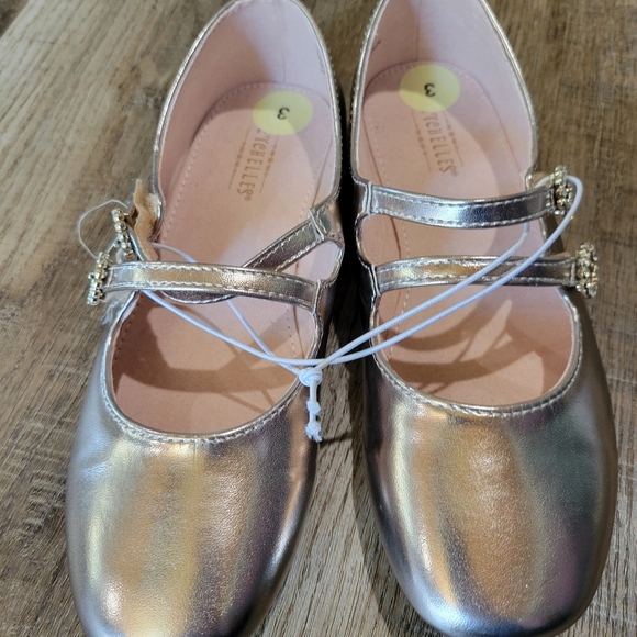 Seychelles Other - Seychelles Metallic Gold Kids Shoes by